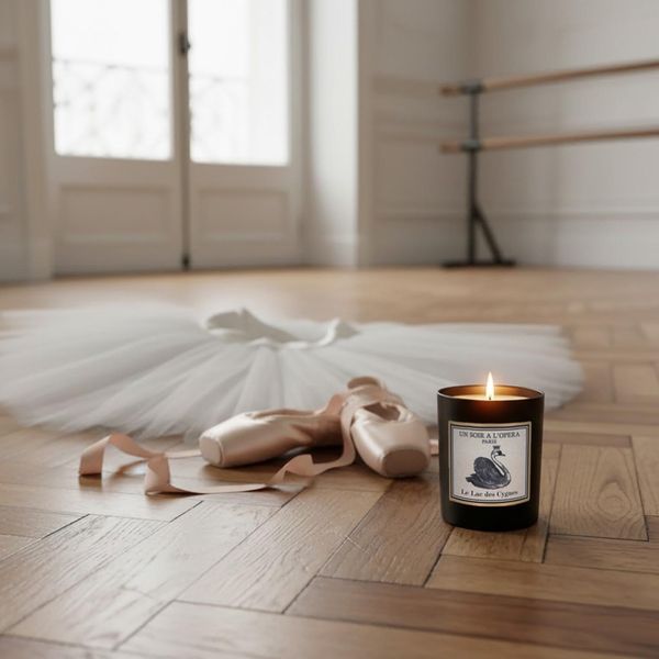 Hovedbilde Svanesjøen - Duftlys 180 gram  Un Soir à lOpéra