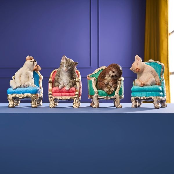 Hovedbilde Hund som tar en lur i en lenestol